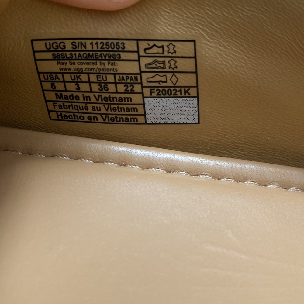 🔼 UGG Janaya Women’s Gold Leather Loafers - Picture 9 of 9